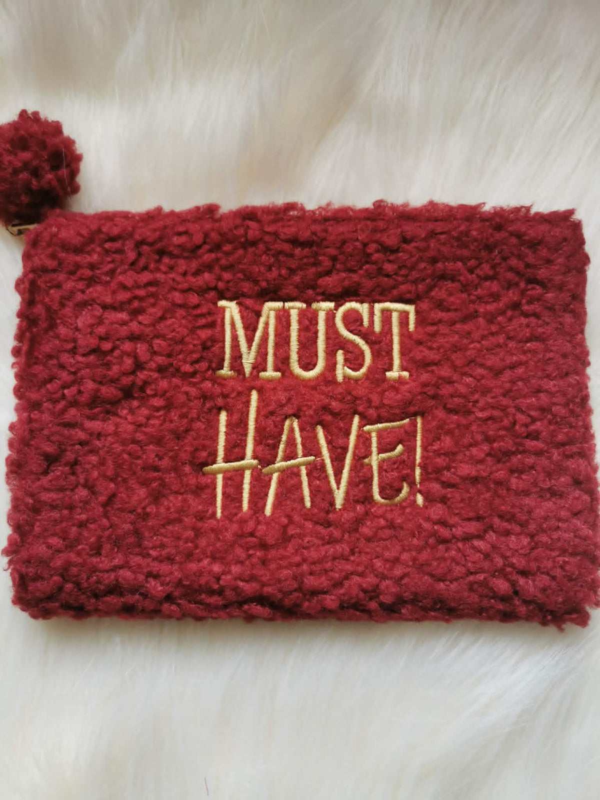 Pochette à Maquillage en Moumoute Broderie "MUST HAVE!"
