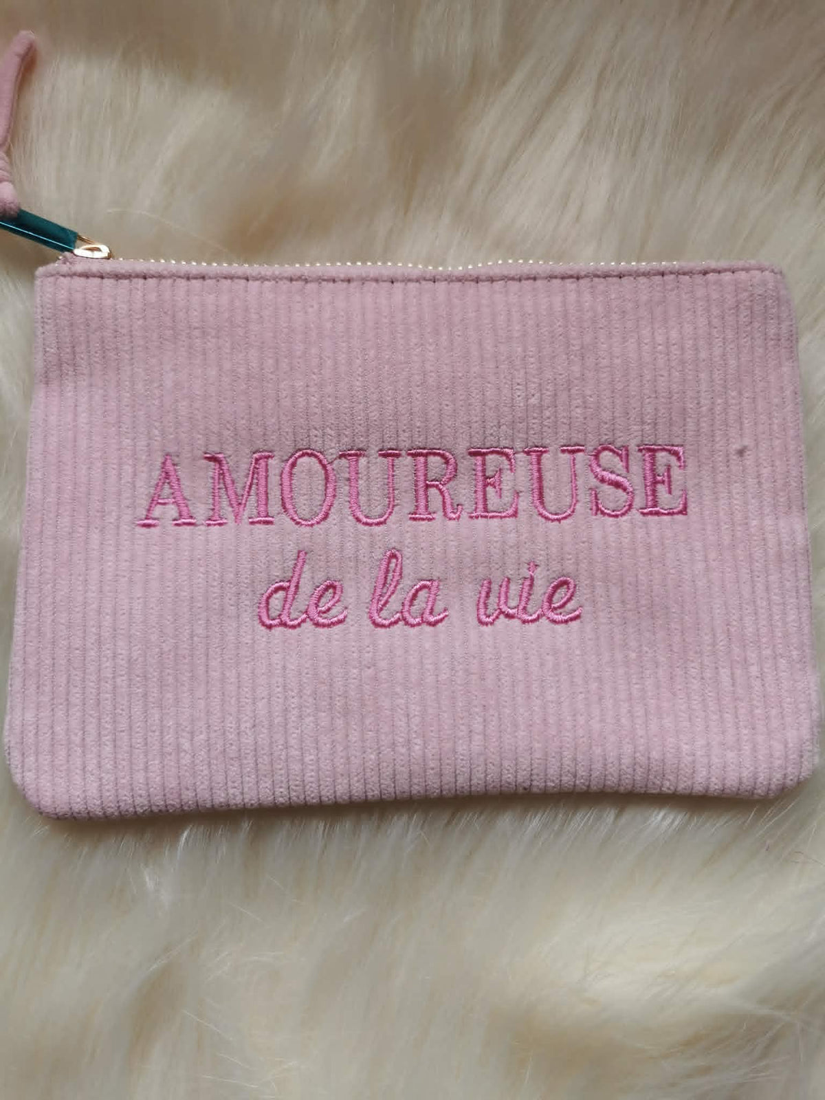 Pochette en Velours Côtelé Brodé à Messages — Collection Douceur