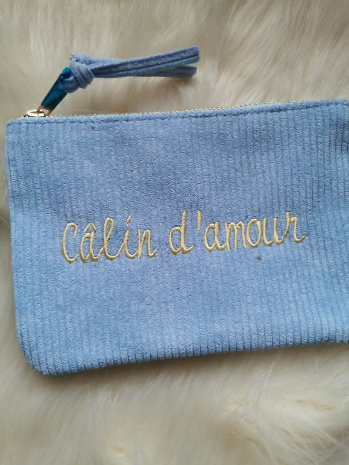 Pochette en Velours Côtelé Brodé à Messages — Collection Douceur