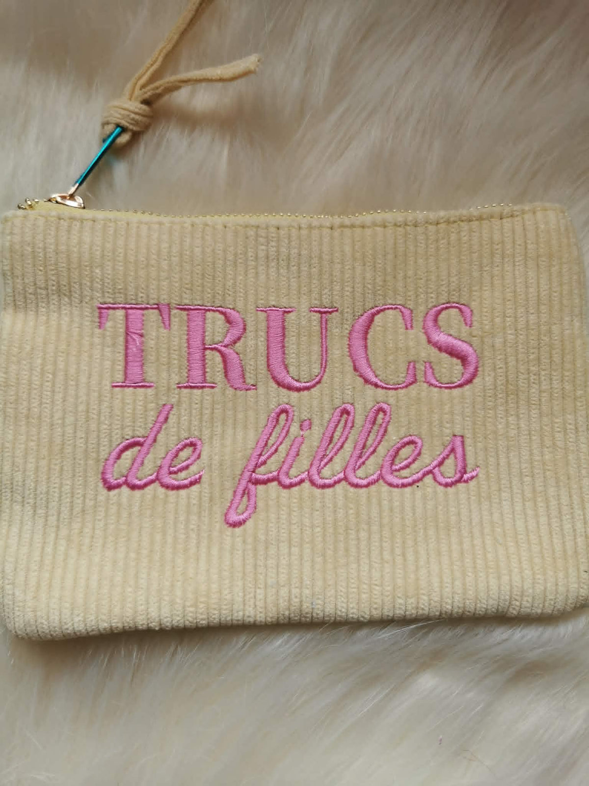 Pochette en Velours Côtelé Brodé à Messages — Collection Douceur