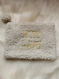 Pochette à Maquillage en Moumoute Broderie "MUST HAVE!"
